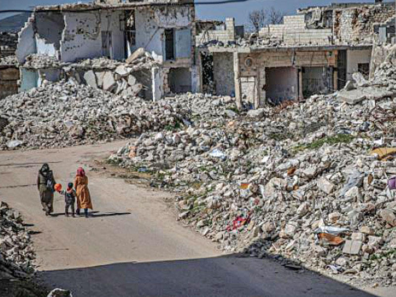 غارات روسية مكثفة استهدفت منطقة الفوعة شماليّ محافظة إدلب شمال غربيّ سورية