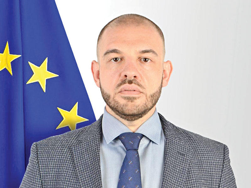 سفير الاتحاد الأوروبي لدى البلاد كريستيان تودور