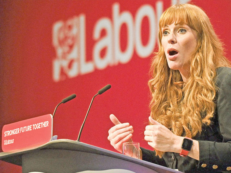 أنجيلا راينر نائبة زعيم حزب «العمال» الذي ينتمي إلى تيار يسار الوسط البريطاني