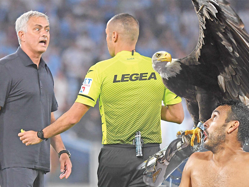 بيدرو نجم لاتسيو - مورينيو خلال اللقاء