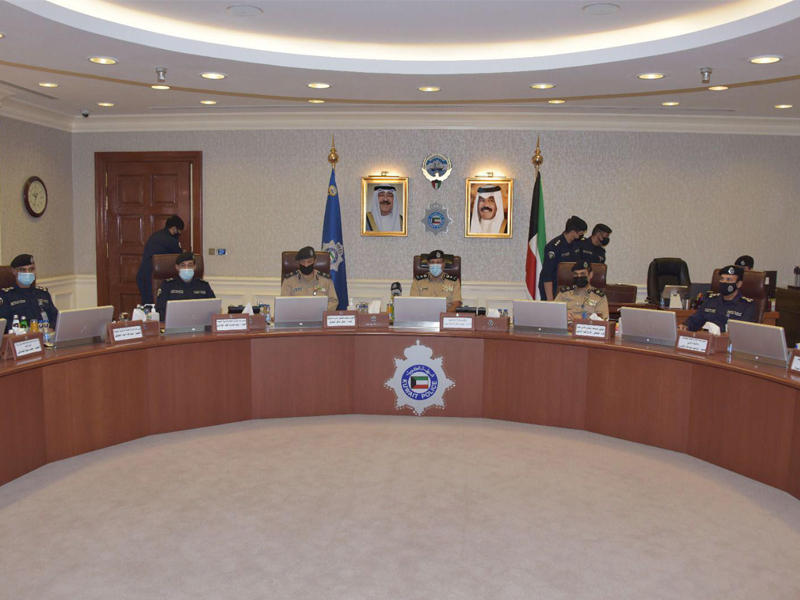  وكيل وزارة الداخلية الفريق الشيخ فيصل النواف مترئسا الاجتماع 