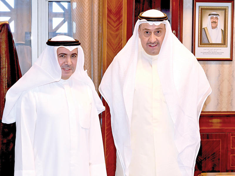  المستشار بالديوان الأميري الشيخ فيصل الحمود وسفير دولة الكويت لدى هولندا عبدالرحمن العتيبي