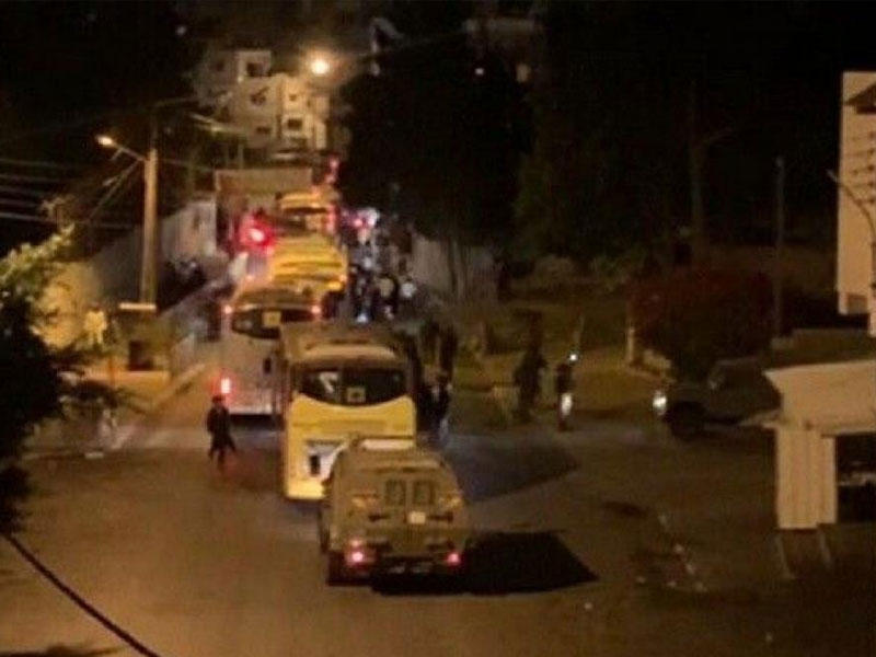 الجيش الإسرائيلي أمس خلال مواجهات قرب مدينة نابلس 