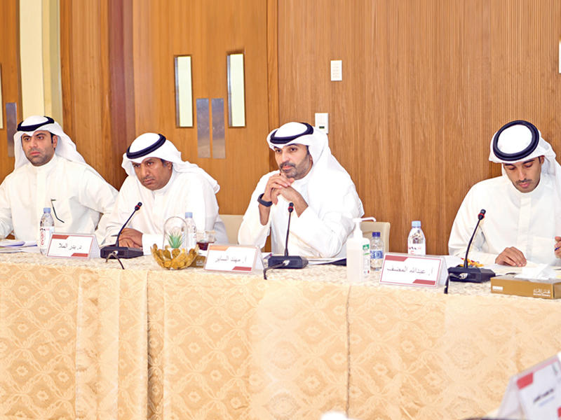 أعضاء كتلة الـ 6 في مؤتمرهم أمس