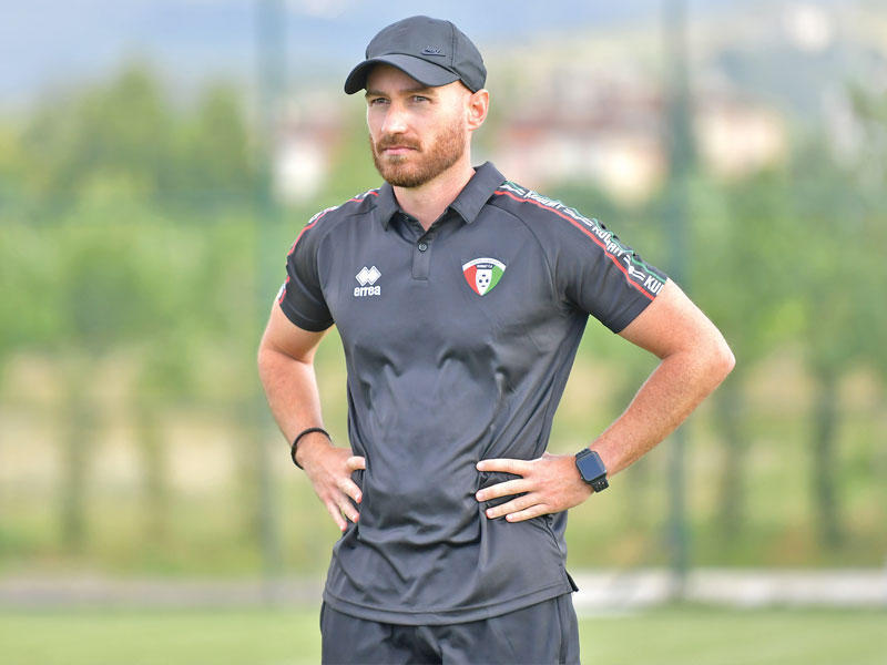  المدرب الإسباني كارلوس غونزاليس