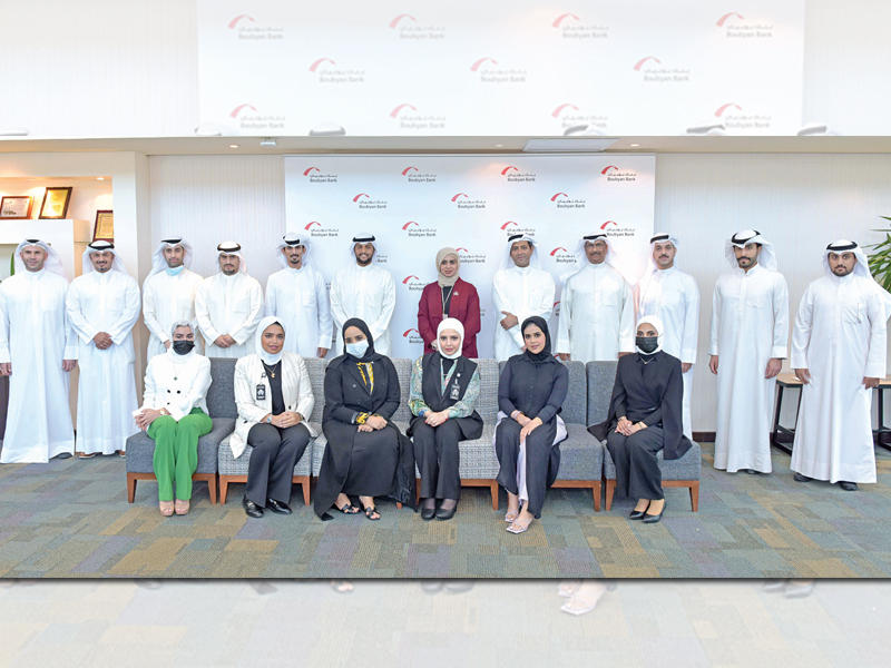 الإدارة العليا لبنك بوبيان تتوسط فريق السكنية