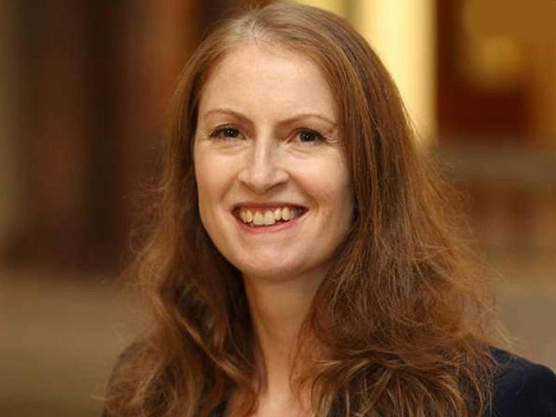  السفيرة البريطانية لدى البلاد بليندا لويس