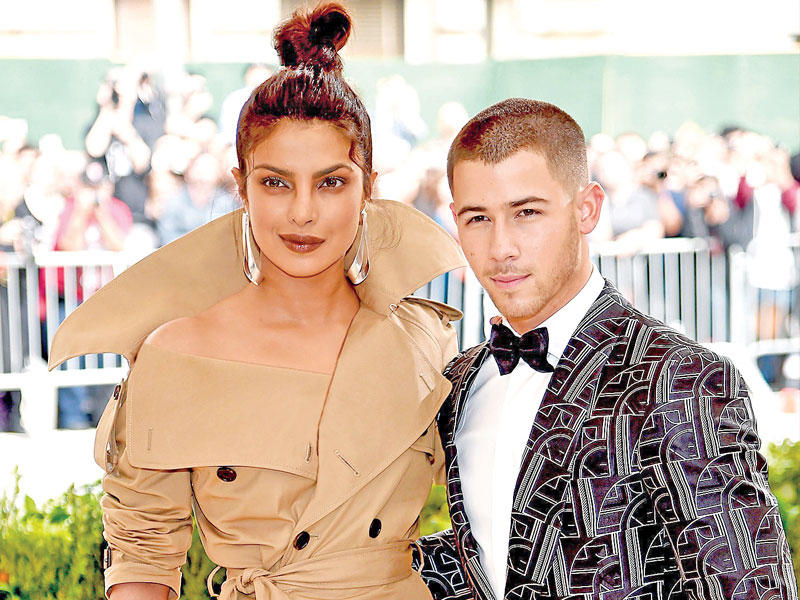 النجمة الهندية بريانكا تشوبرا وزوجها الممثل والمغني نيك جوناس 