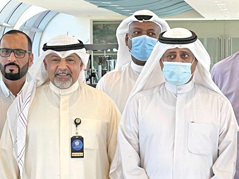 الأمين العام المساعد لقطاع الفنون بالمجلس الوطني للثقافة د. بدر الدويش  و رئيس قطاع الفنون التشكيلية في نقابة الفنانين والإعلاميين علي العوض