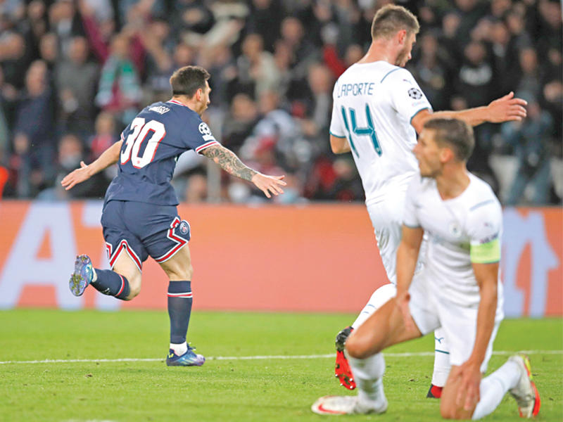 ميسي نجم باريس يحتفل بهدفه في مرمى السيتي