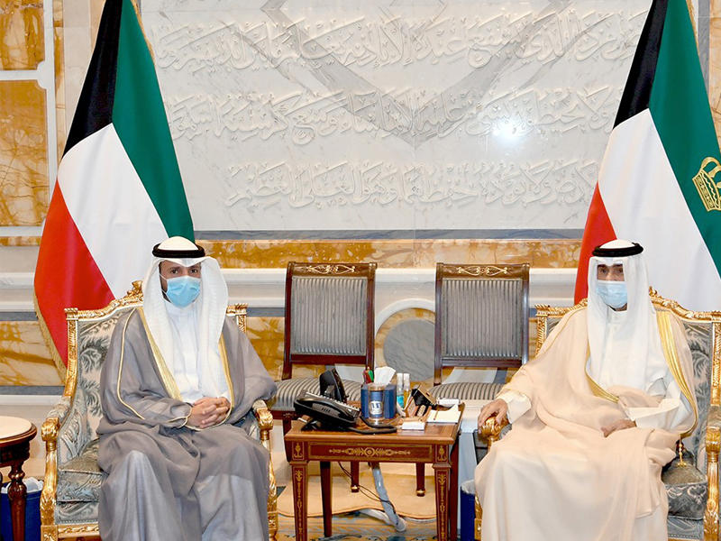 صاحب السمو أمير البلاد، الشيخ نواف الأحمد مستقبلاً  رئيس مجلس الأمة مرزوق الغانم أمس