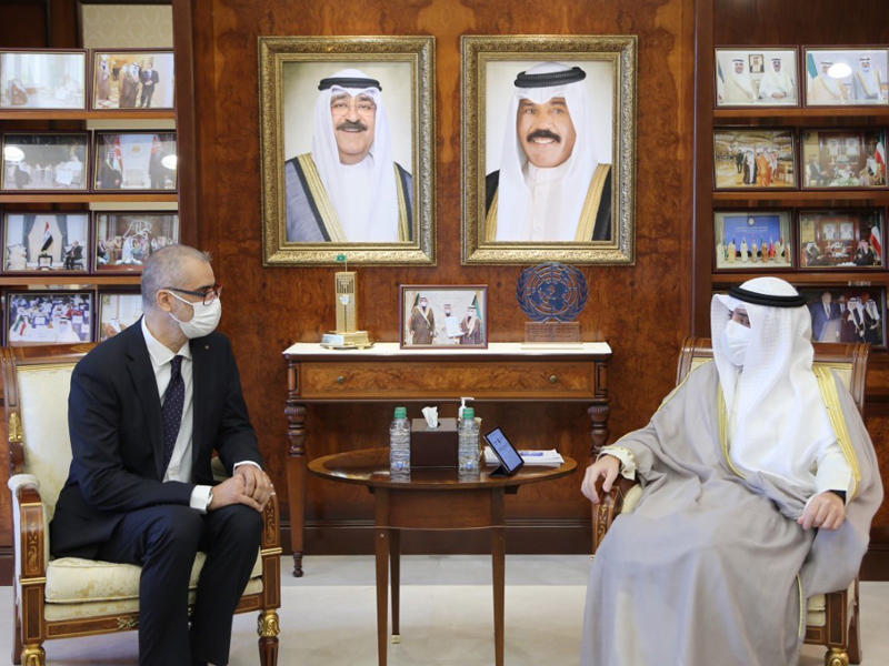  وزير الخارجية وزير الدولة لشؤون مجلس الوزراء، الشيخ الدكتور أحمد الناصر  مستقبلاً سفير رومانيا أمس