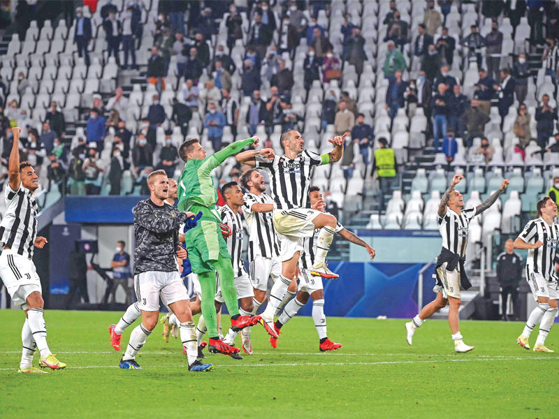 فرحة لاعبي يوفنتوس بعد الفوز على تشلسي