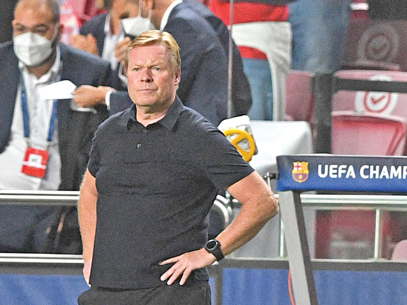  المدرب الهولندي رونالد كومان