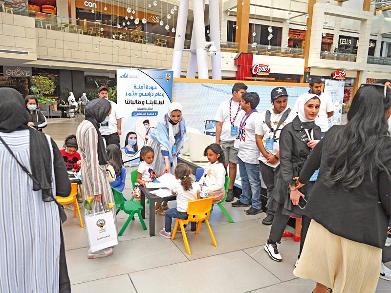 جانب من حملة «التربية» في الأفينيوز