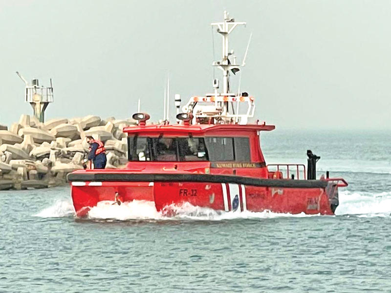 دوريات الإطفاء البحري أثناء عملية البحث 