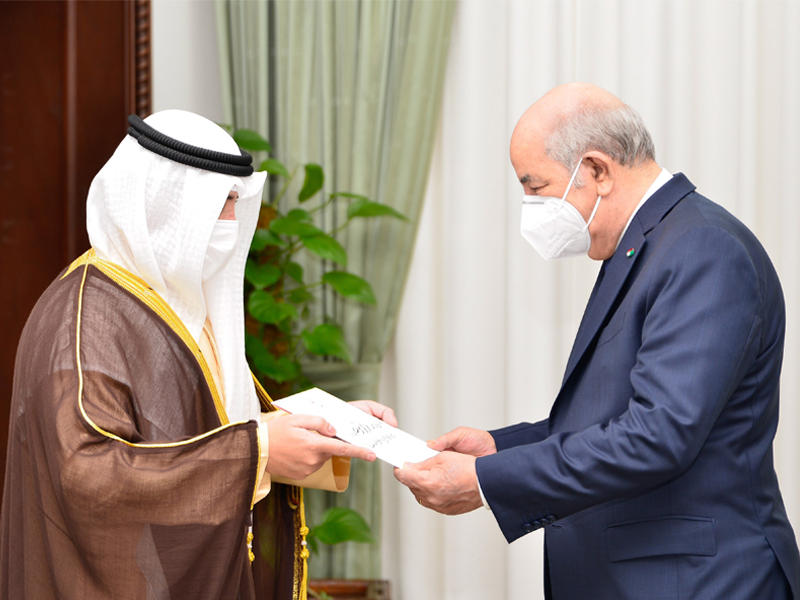 الناصر يسلم رسالة الأمير إلى الرئيس الجزائري