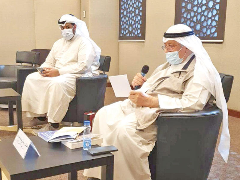 طارق فخر الدين متحدثاً في الندوة 