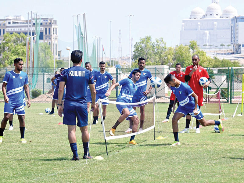 جانب من تدريب أمس الأول في مسقط