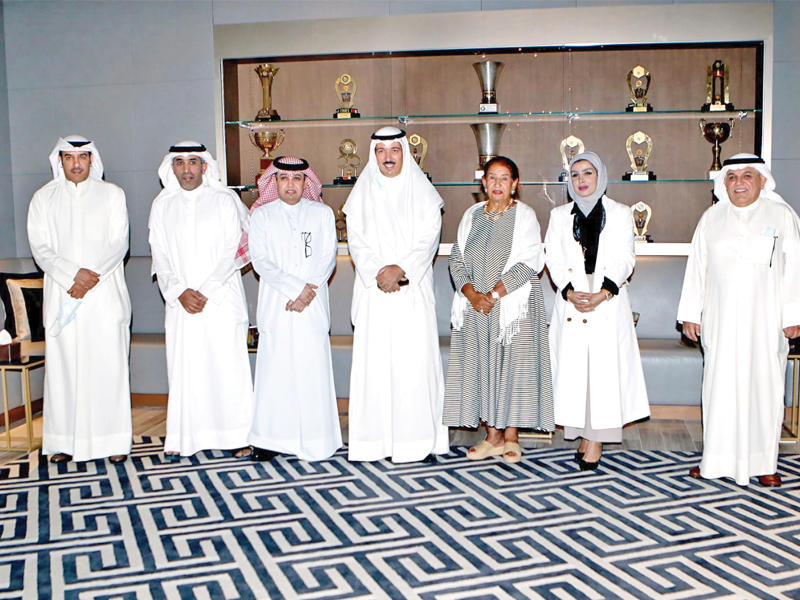 لقطة جماعية عقب الاجتماع