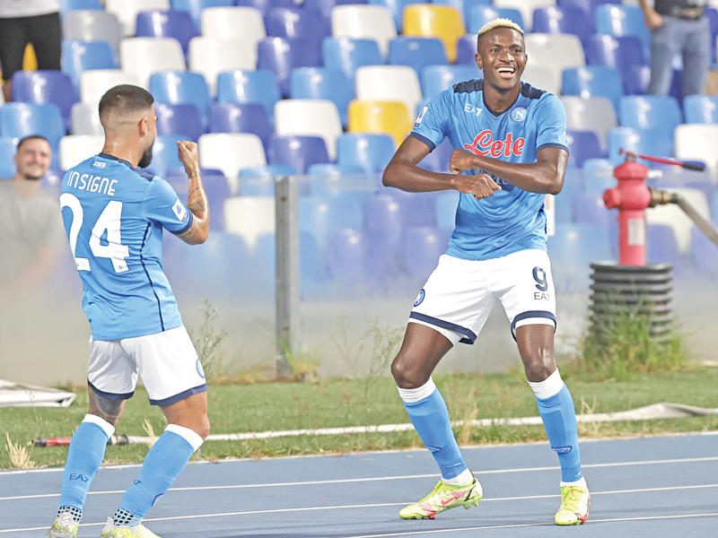 فيكتور وإنسيني نجما نابولي