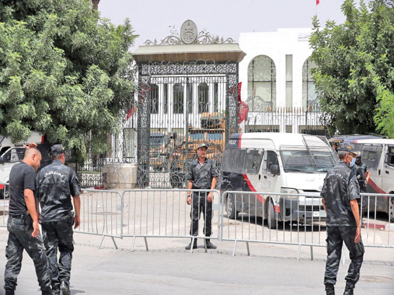قوات الأمن تعزز انتشارها في محيط البرلمان