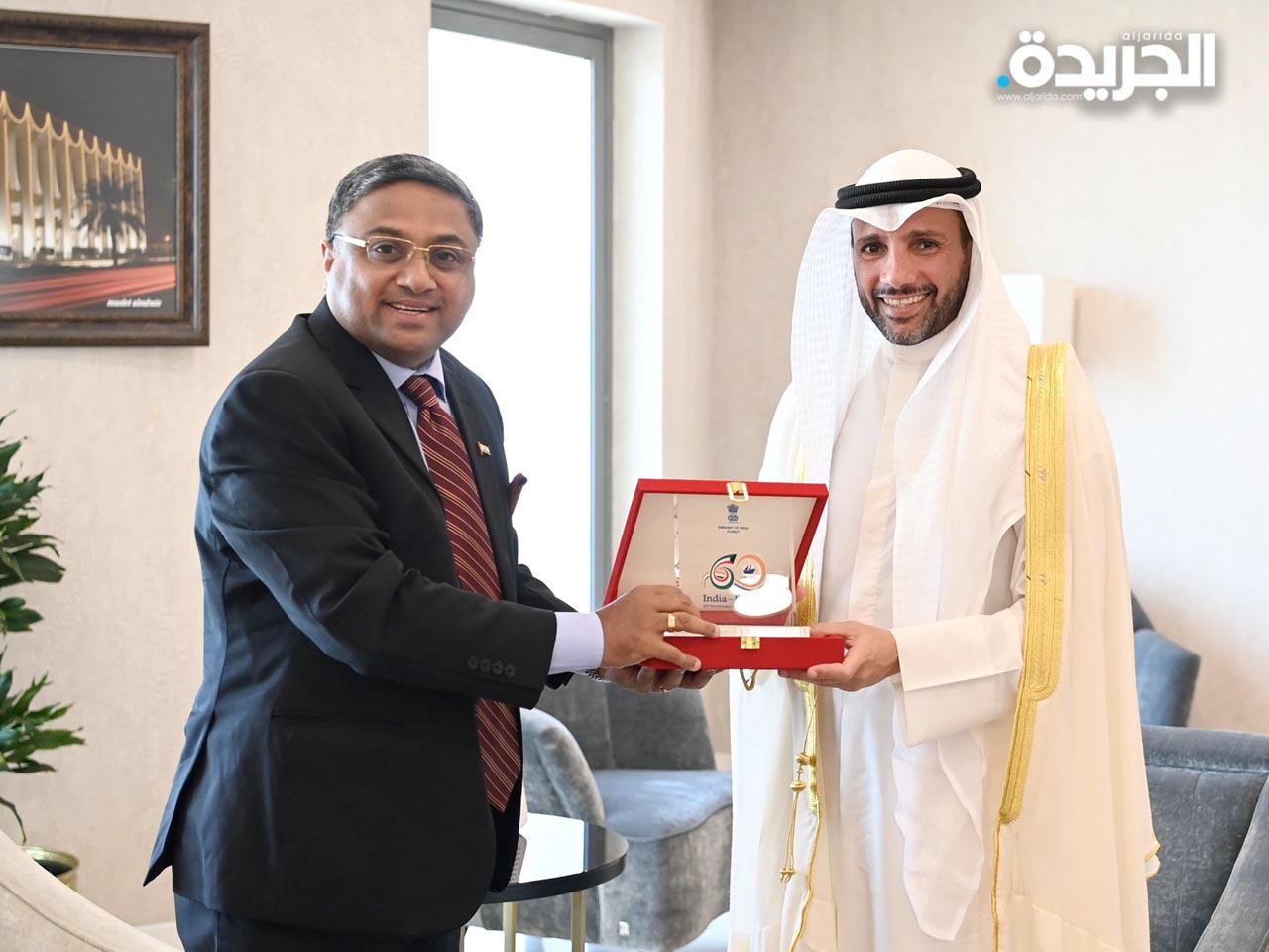 الغانم مستقبلاً السفير الهندي