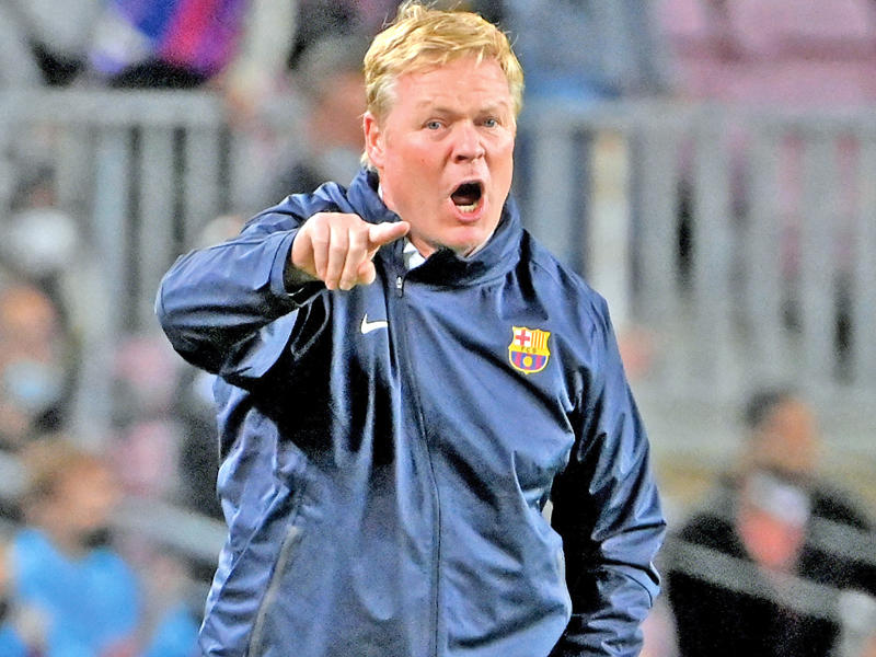  المدير الفني لبرشلونة، رونالد كومان