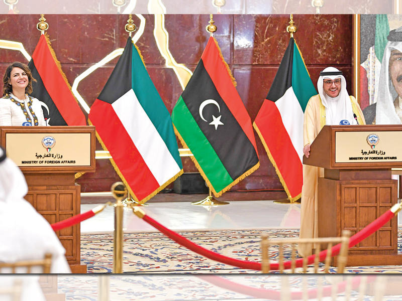 الناصر ونظيرته الليبية خلال المؤتمر الصحافي المشترك أمس (تصوير عبدالله خلف)n