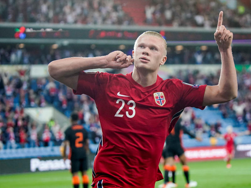 مهاجم بوروسيا دورتموند الألماني إرلينغ براوت هالاند 