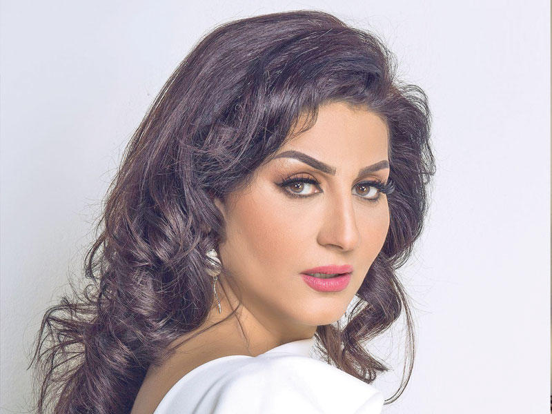 الفنانة وفاء عامر 