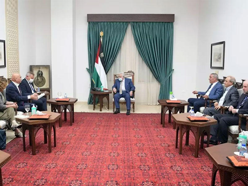 الرئيس الفلسطيني محمود عباس يلتقي وزيرين إسرائيليين في رام الله