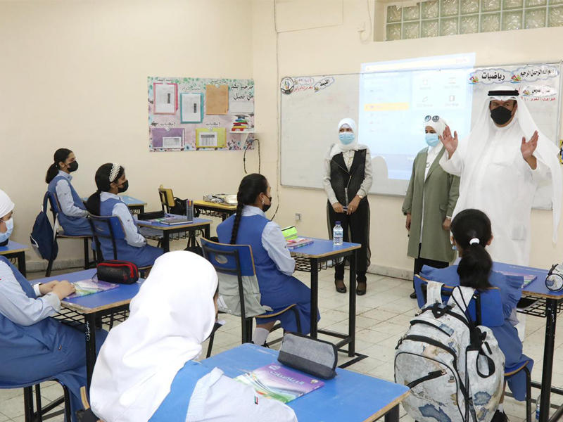 وزير التربية د. علي المضف خلال جولته أمس