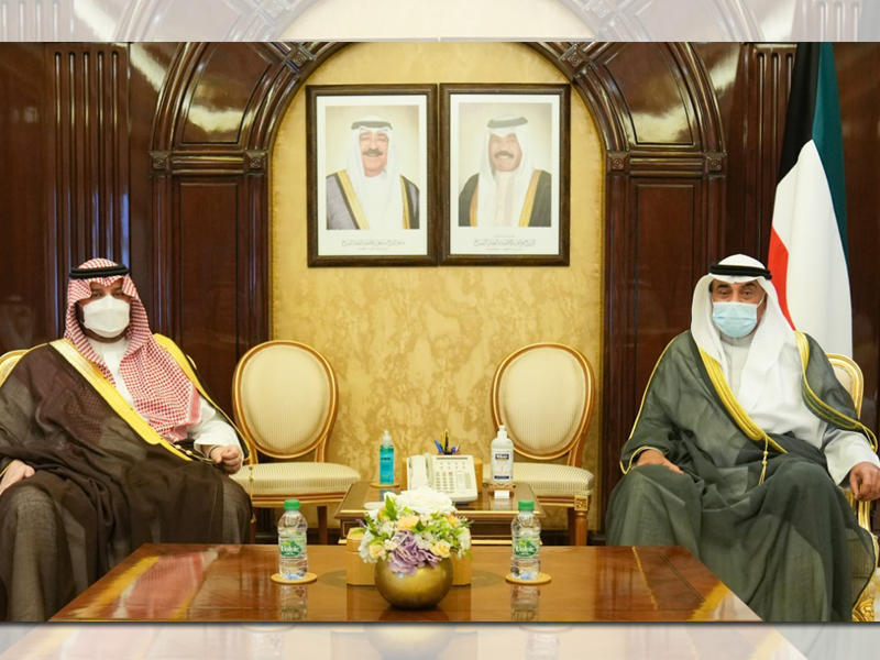 رئيس مجلس الوزراء سمو الشيخ صباح الخالد مستقبلا الوزير السعودي أمس 