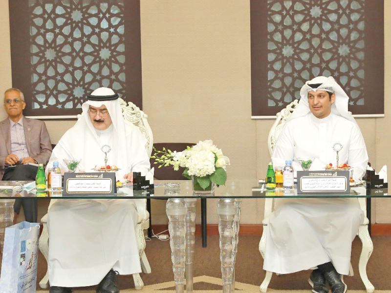 وزير الإعلام والثقافة وزير الدولة لشؤون الشباب رئيس المجلس الوطني للثقافة والفنون والآداب عبدالرحمن المطيري والأمين العام للمجلس الوطني للثقافة والفنون والآداب كامل العبدالجليل أثناء الاجتماع