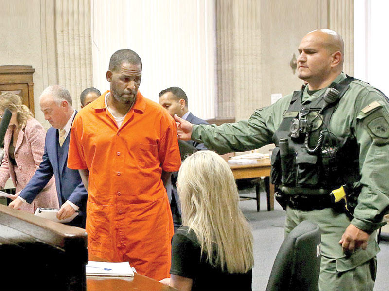 المغني آر.كيلي 