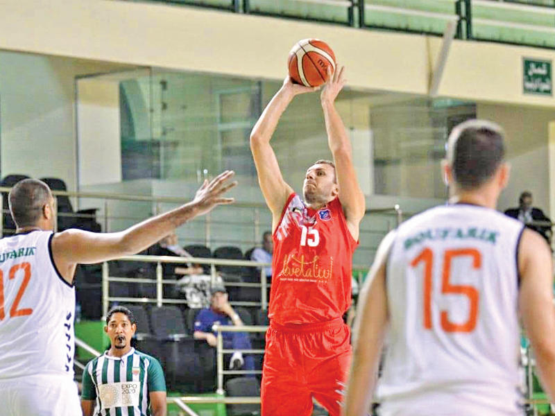 جانب من مباراة الكويت مع بوفاريك الجزائري