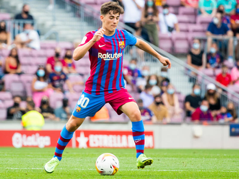 لاعب وسط برشلونة غابي