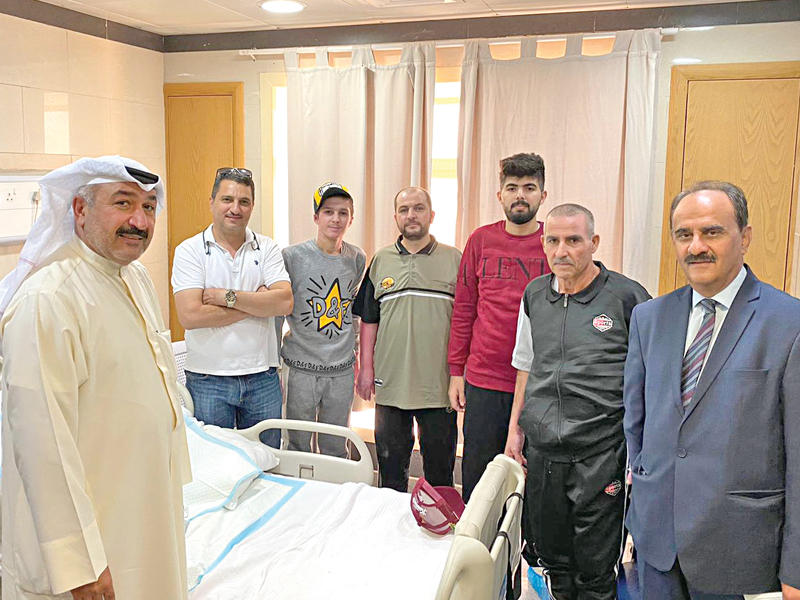 الشطي ورمضان في وداع المصابين اللبنانيين بعد علاجهم