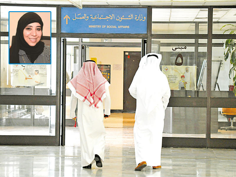 وزارة الشؤون الاجتماعية وتظهر في الإطار مديرة إدارة التنمية التعاونية في وزارة الشؤون الاجتماعية هيام الخضير