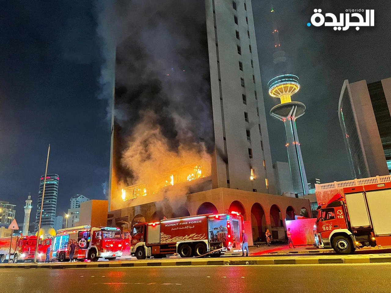 استنفار أمني وانتشار لسيارات الإطفاء حول المبنى