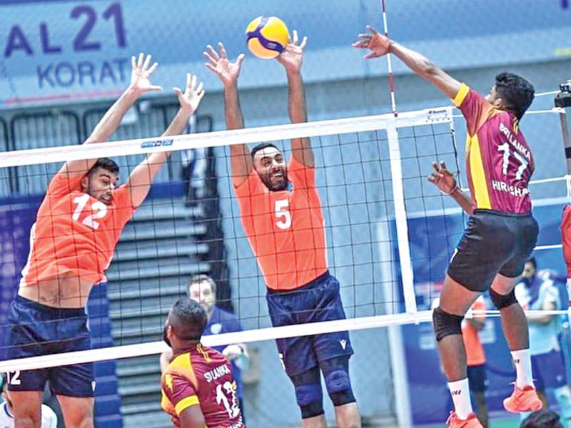 جانب من مباراة كاظمة واســبــورت السريلانكي 