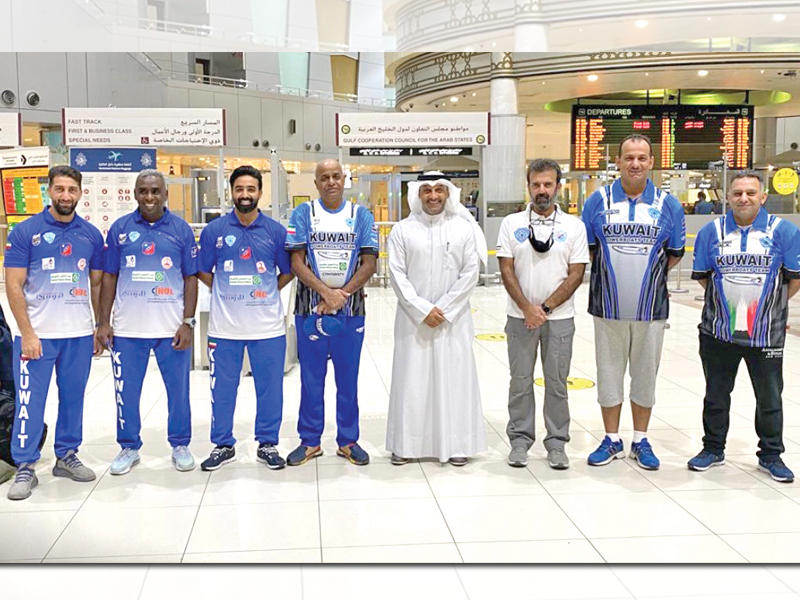 علي الشمالي يتوسط وفد المنتخب الوطني للزوارق