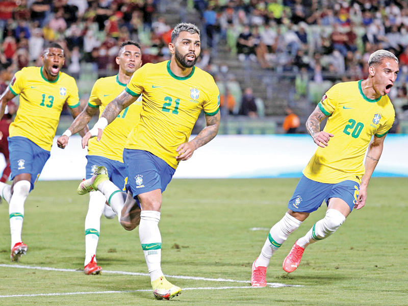 لاعبو المنتخب البرازيلي خلال مباراة سابقة