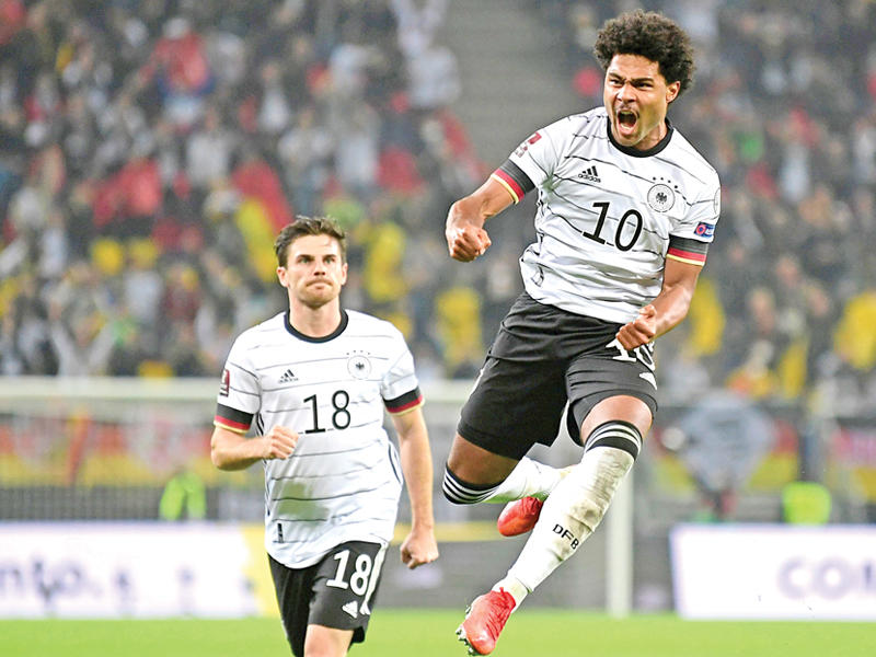 نابري نجم منتخب ألمانيا يحتفل بهدفه