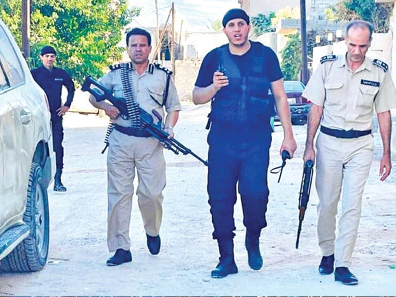 اشتباكات بين مجموعات مسلحة تابعة لوزارة الداخلية وقوة تابعة لوزارة الدفاع في طرابلس