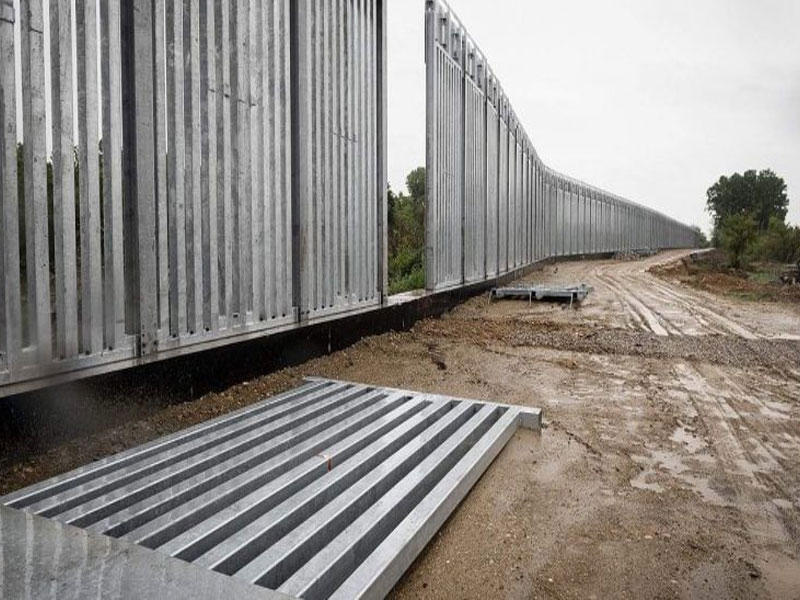 12 دولة أوروبية تريد بناء جدران لصدّ المهاجرين