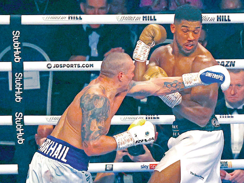 جانب من نزال سابق بين جوشوا وأوسيك