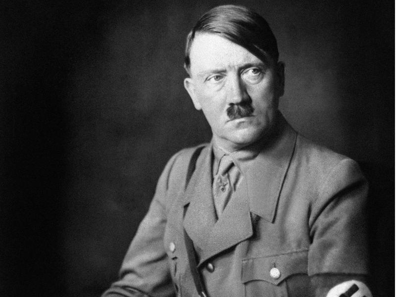 الزعيم النازي أدولف هتلر