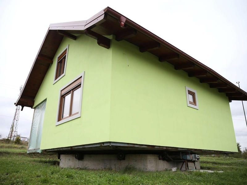 المنزل الدوار